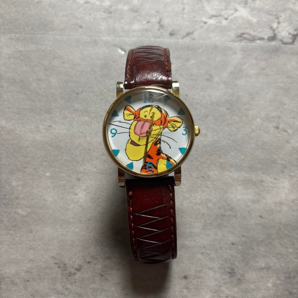 Timex Watch Women OS Brown Vintage 90s Disney Tigger Winnie the Pooh Wristwatch